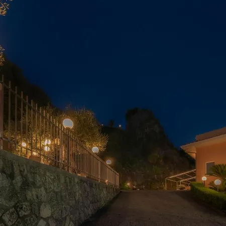 Alojamento de Acomodação e Pequeno-almoço La Risacca Relais